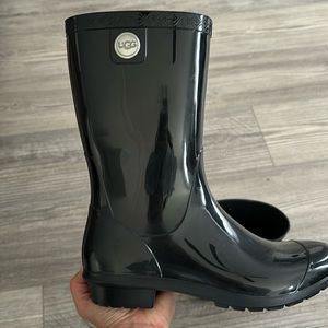 Ugg rain boots mid calf size 6